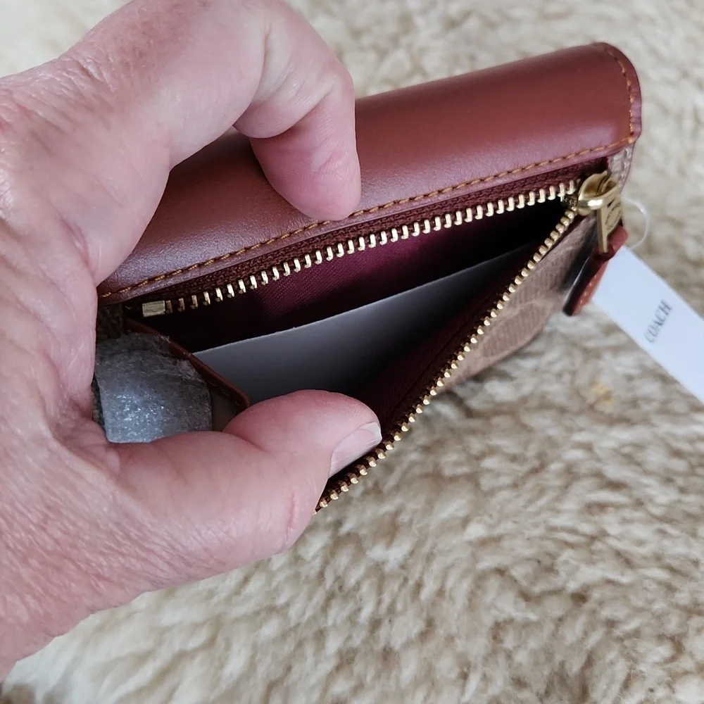 NWT Coach Colorblock Wyn Small Signature Leather Wallet 🤎🎁♥️ - Picture 7 of 16